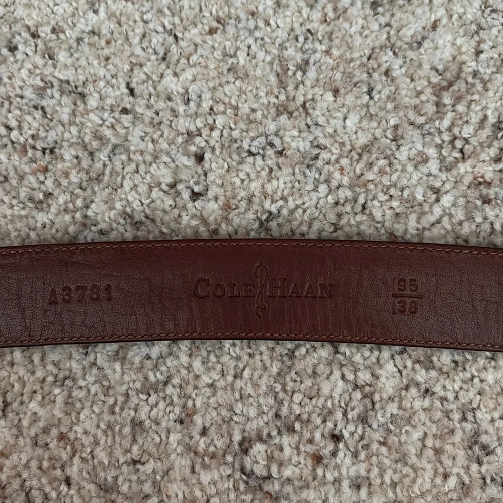 Great condition Cole Haan belt!